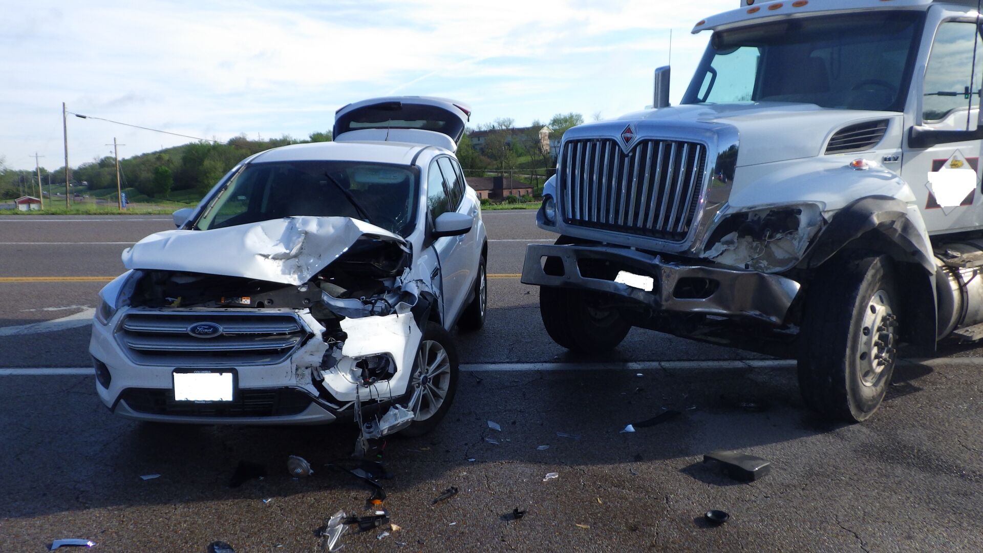 4 people left with injuries after 4 vehicle crash in Jefferson City